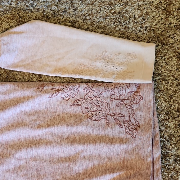 Calia - Picture 2 of 5